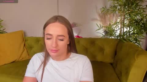 Mia online show from November 12, 2025, 2:12 am