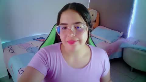 Snapshot of alicia_hotxx chatting on January 19, 2025, 5:28 pm alison online show from January 19, 2025, 5:28 pm