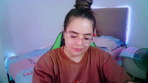 Snapshot of alicia_hotxx chatting on February 2, 2025, 5:59 pm alison online show from February 2, 2025, 5:59 pm