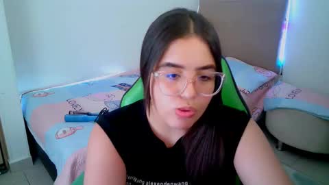 Snapshot of alicia_hotxx chatting on February 19, 2025, 10:53 pm alison online show from February 19, 2025, 10:53 pm