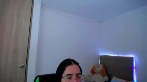 Snapshot of alicia_hotxx chatting on February 25, 2025, 6:53 pm alison online show from February 25, 2025, 6:53 pm