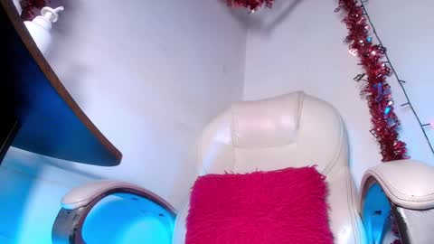 Alicia Kyse  online show from December 18, 2024, 6:10 am