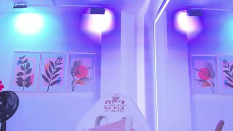 Snapshot of alicia_leclair chatting on September 12, 2025, 3:39 am alicia online show from September 12, 2025, 3:39 am