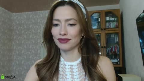 Alicia online show from November 18, 2025, 5:45 am