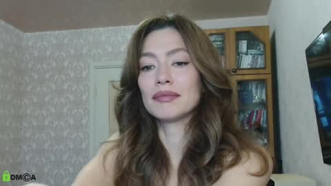 Alicia online show from November 19, 2025, 5:40 am