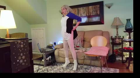 Alicia deHart  Help me reach 1000 Followers. Its FREE online show from April 12, 2026, 8:25 pm