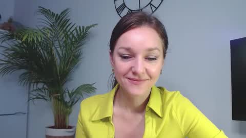 Snapshot of alicialux chatting on January 13, 2025, 7:54 am Alicia online show from January 13, 2025, 7:54 am