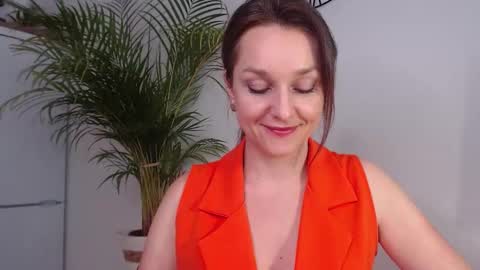 Snapshot of alicialux chatting on February 6, 2025, 11:21 am Alicia online show from February 6, 2025, 11:21 am