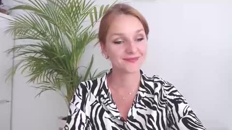 Snapshot of alicialux chatting on September 29, 2025, 1:38 pm Alicia online show from September 29, 2025, 1:38 pm