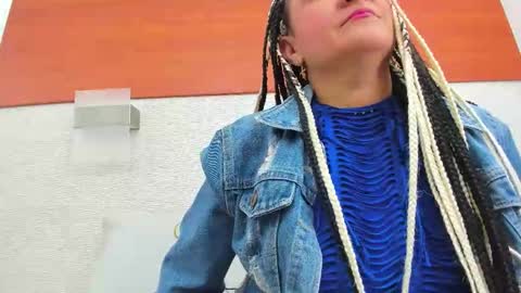 im tutti online show from October 20, 2025, 2:45 am