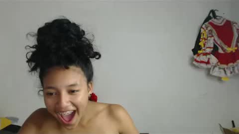 Snapshot of alicie_sexy_hot_20 chatting on February 19, 2025, 4:12 am ana online show from February 19, 2025, 4:12 am