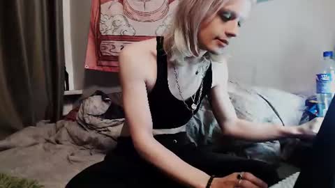 Snapshot of alien_bella chatting on July 26, 2026, 9:11 pm Alien Bella online show from July 26, 2026, 9:11 pm