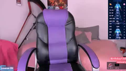 Snapshot of alien_universe chatting on December 17, 2025, 7:53 pm Aiko Independent Model online show from December 17, 2025, 7:53 pm