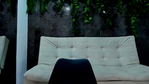 Alice online show from December 14, 2025, 3:39 pm