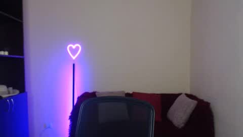 Snapshot of alika_lorens_talk chatting on February 5, 2025, 12:49 pm Alika online show from February 5, 2025, 12:49 pm
