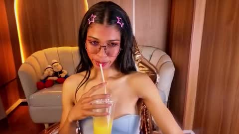 alina_b_ online show from March 17, 2026, 8:23 pm