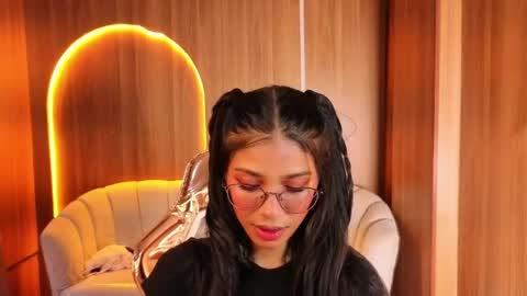 alina_b_ online show from May 5, 2026, 8:06 pm