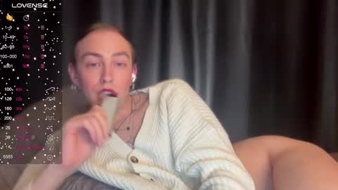 Snapshot of alina_flow chatting on December 2, 2024, 10:01 pm Alexa online show from December 2, 2024, 10:01 pm