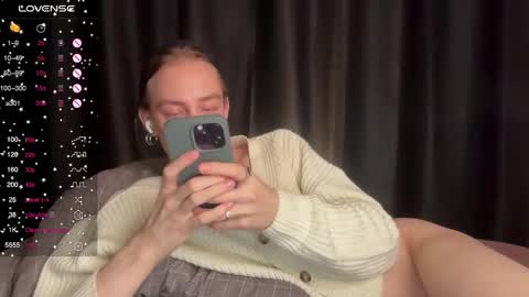 Snapshot of alina_flow chatting on December 8, 2024, 7:54 pm Alexa online show from December 8, 2024, 7:54 pm