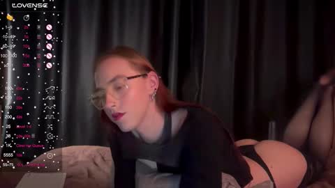 Snapshot of alina_flow chatting on September 12, 2025, 6:19 pm Alexa online show from September 12, 2025, 6:19 pm