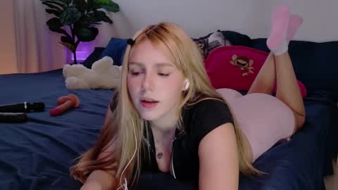 Snapshot of alinacarter__ chatting on January 14, 2026, 5:40 pm alina carter online show from January 14, 2026, 5:40 pm