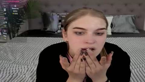 Snapshot of alinalemon chatting on March 20, 2026, 7:24 am Alina online show from March 20, 2026, 7:24 am