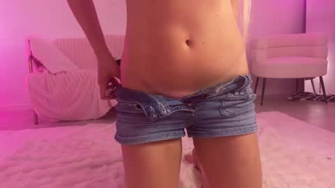 Snapshot of alinaluxx chatting on July 15, 2026, 7:41 pm alinaluxx online show from July 15, 2026, 7:41 pm