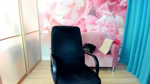 Snapshot of alinamoor chatting on January 14, 2026, 6:57 pm AlinaMoor online show from January 14, 2026, 6:57 pm