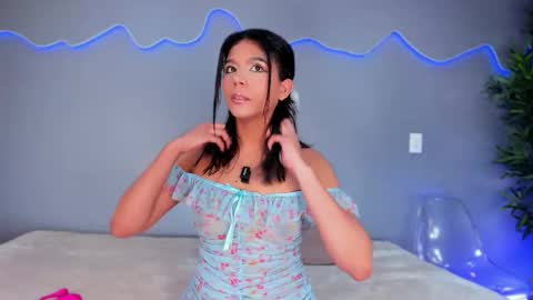 Snapshot of alinasweett_ chatting on December 2, 2025, 4:24 pm online show from December 2, 2025, 4:24 pm