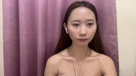 Snapshot of alinebessmer chatting on April 27, 2026, 3:37 am Suki online show from April 27, 2026, 3:37 am