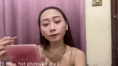 Snapshot of alinebessmer chatting on May 4, 2026, 3:24 am Suki online show from May 4, 2026, 3:24 am