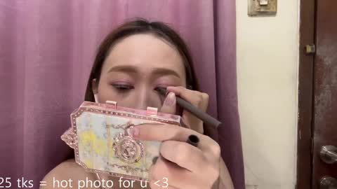 Snapshot of alinebessmer chatting on May 9, 2026, 5:01 am Suki online show from May 9, 2026, 5:01 am