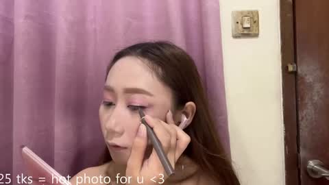 Snapshot of alinebessmer chatting on May 15, 2026, 4:19 am Suki online show from May 15, 2026, 4:19 am