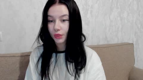 Snapshot of alinegreeeen chatting on December 6, 2024, 2:35 am Aline Greeeen online show from December 6, 2024, 2:35 am