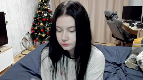 Snapshot of alinegreeeen chatting on December 12, 2024, 2:48 am Aline Greeeen online show from December 12, 2024, 2:48 am