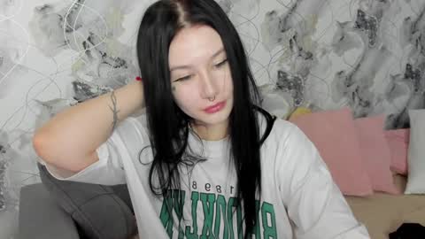 Snapshot of alinegreeeen chatting on February 3, 2025, 9:30 am Aline Greeeen online show from February 3, 2025, 9:30 am