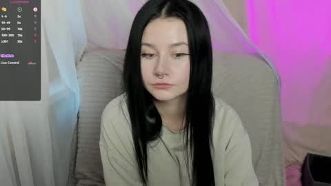 Snapshot of alinegreeeen chatting on February 18, 2025, 11:33 am Aline Greeeen online show from February 18, 2025, 11:33 am