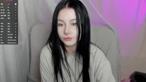 Snapshot of alinegreeeen chatting on February 19, 2025, 12:22 pm Aline Greeeen online show from February 19, 2025, 12:22 pm