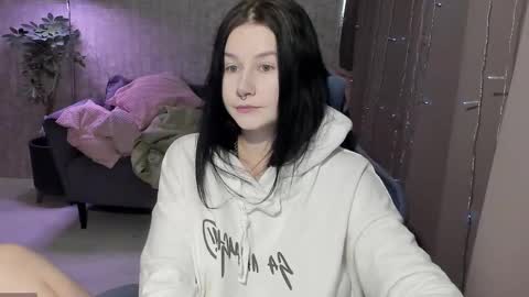 Snapshot of alinegreeeen chatting on November 25, 2025, 8:36 am Aline Greeeen online show from November 25, 2025, 8:36 am