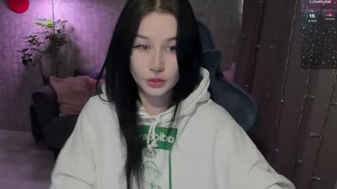 Aline Greeeen online show from April 10, 2026, 9:03 am