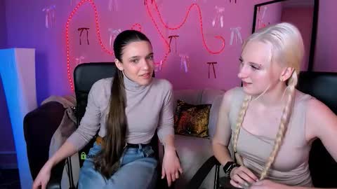 Snapshot of alira_glow chatting on March 18, 2026, 9:45 am Alira online show from March 18, 2026, 9:45 am