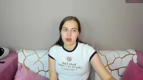 Snapshot of alisa__kelly chatting on October 20, 2025, 12:44 am alisa__kelly online show from October 20, 2025, 12:44 am