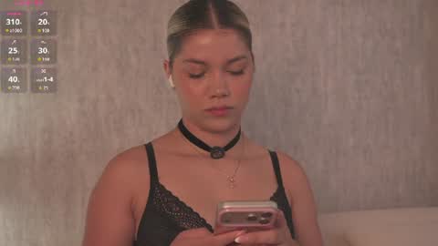 Snapshot of alisa_roldan chatting on July 10, 2026, 1:25 pm online show from July 10, 2026, 1:25 pm