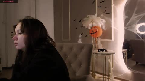 Alisia online show from October 22, 2025, 9:20 am