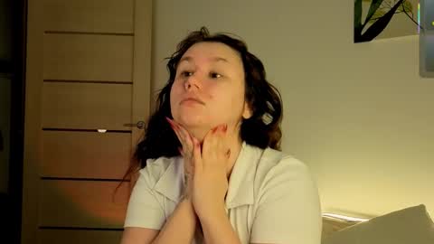 Alisia online show from November 7, 2025, 8:47 am