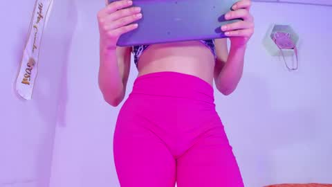 Alisia online show from December 9, 2024, 4:01 am