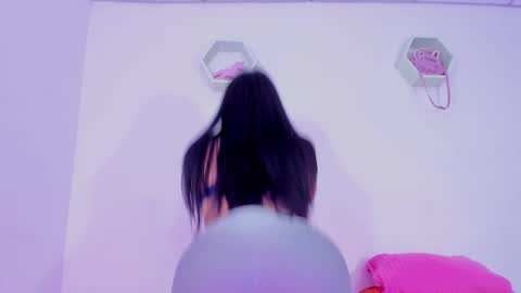 Alisia online show from December 19, 2024, 7:29 pm