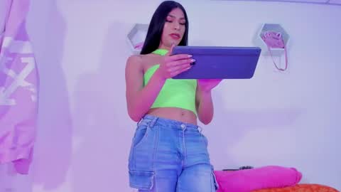 Alisia online show from December 22, 2024, 3:00 am