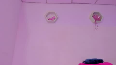 Alisia online show from January 29, 2025, 3:58 pm