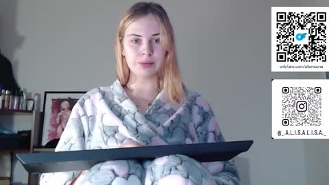 Snapshot of alismoona chatting on December 17, 2025, 12:22 pm Alisa online show from December 17, 2025, 12:22 pm